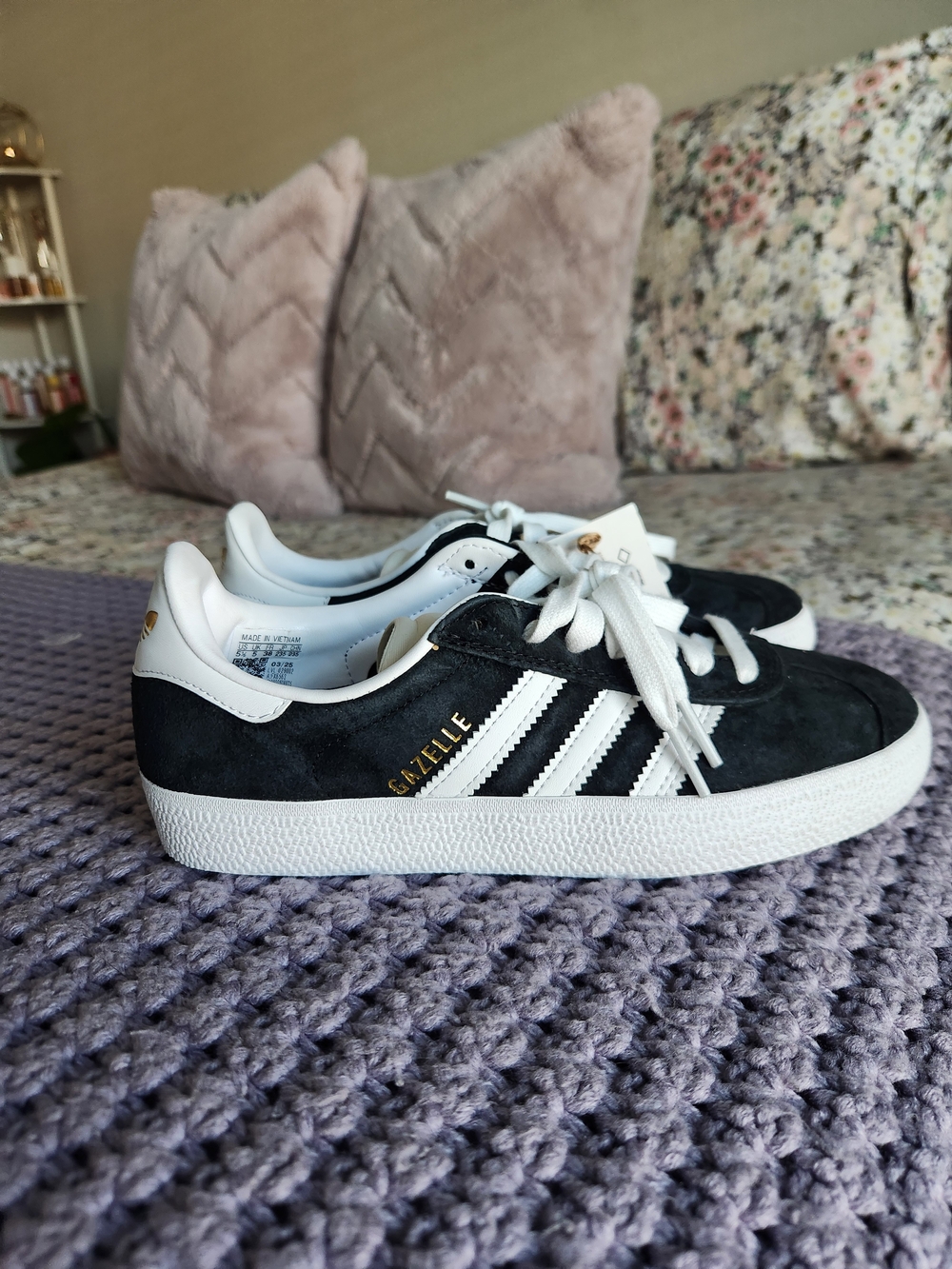 Sz 5.5 Adidas Gazelle Black & White Suede Sneakers